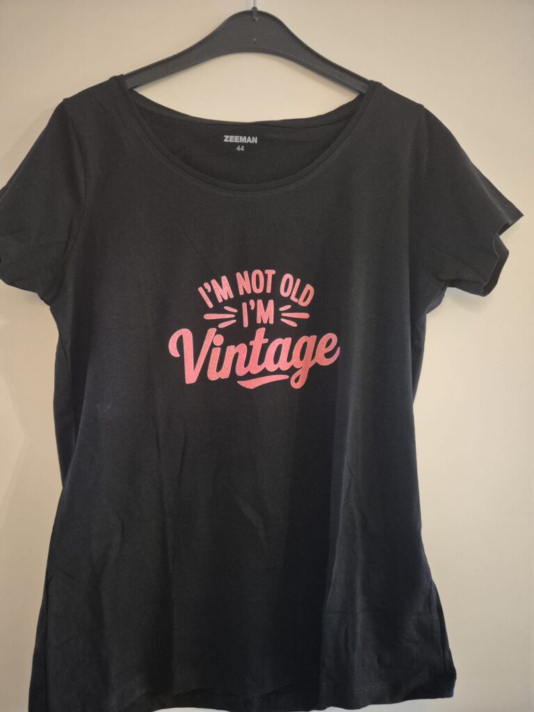 T-shirt met vinyl opdruk